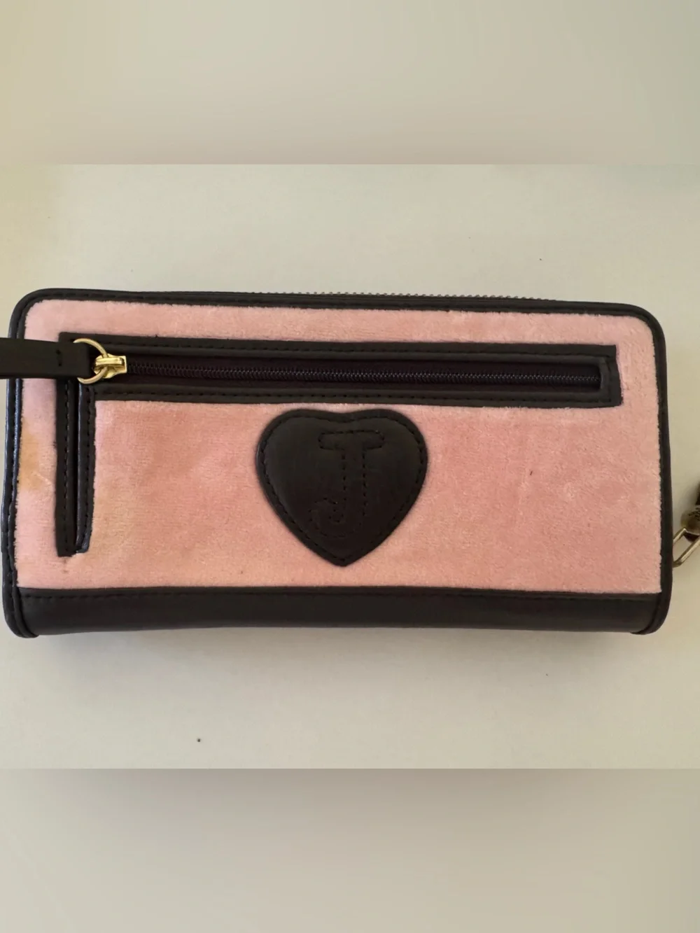 NWOT Juicy Couture Pink Velvet Crest Zip Wallet with Brown Trim - Picture 2 of 8